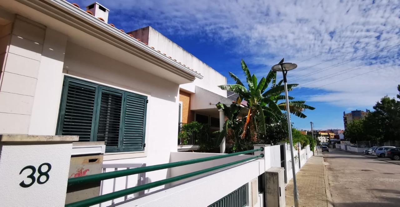 Apartamento Quarto Duplo Com Kitchenette, Wc E Patio Privativo Corroios Exterior foto